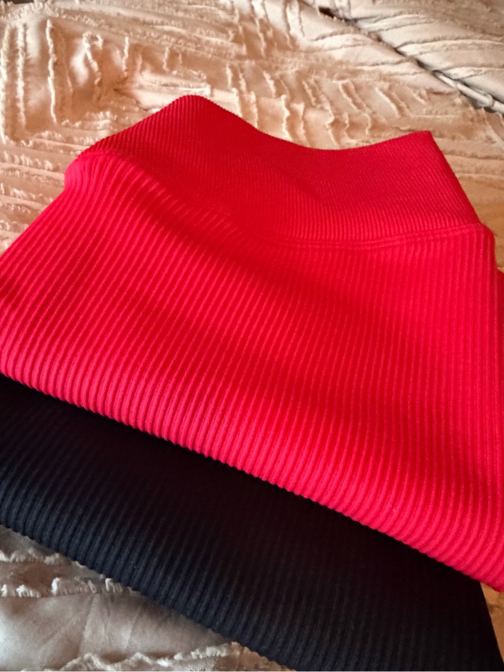 Women’s skirt set NWOT OQQ. Stretchy, ribbed, women’s medium skirts. Black & red